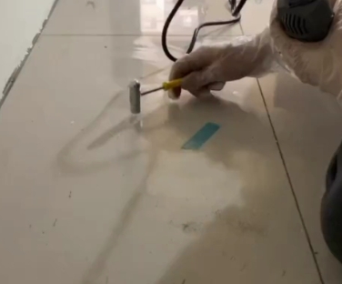 赛罕瓷砖开裂维修公司专业分享瓷砖在铺贴前如果没有沥干水分，将会导致以下问题